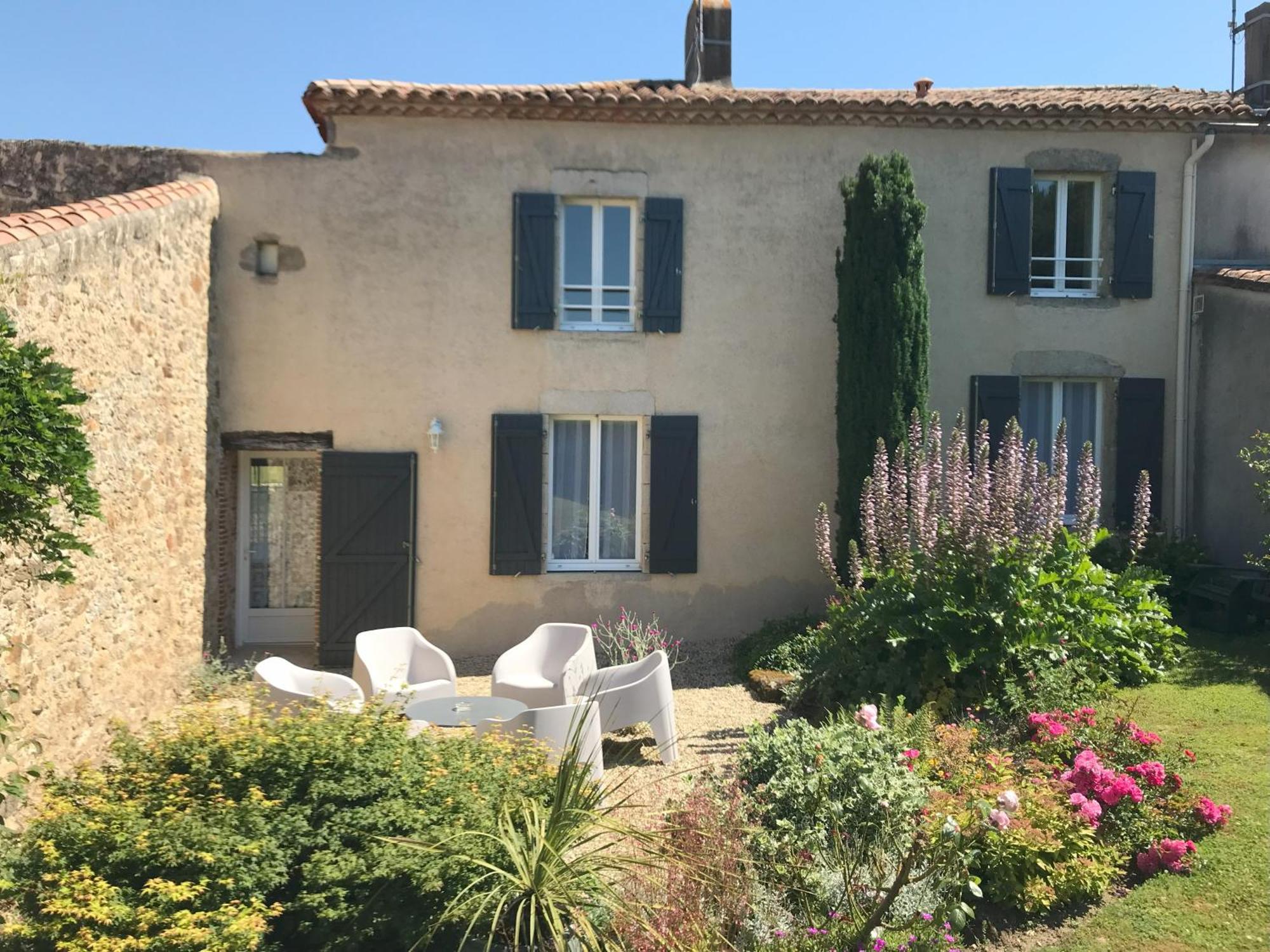 Chambres D'Hotes Les Laitieres Beaurepaire  Экстерьер фото